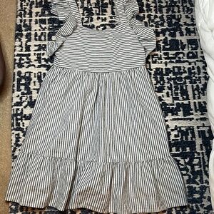 Child large blue/white dress